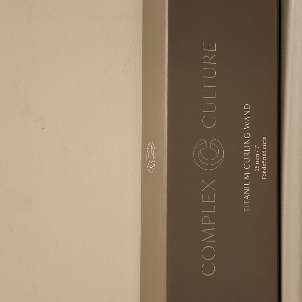 Complex Culture titanium curling iron